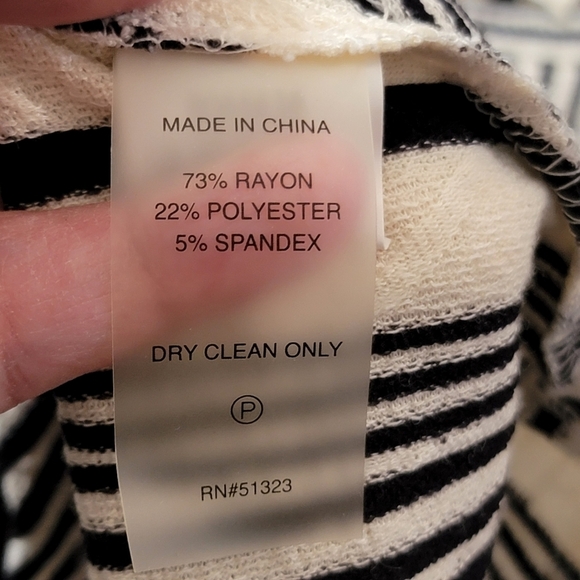 Two by Vince Camuto Assymetrical striped Tunic top Black & White Size S - Picture 8 of 9